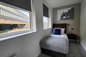 2 habitaciones, tabla de planchar con plancha y wifi gratis 
