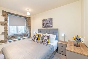 3 bedrooms, iron/ironing board, bed sheets