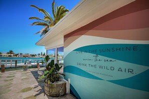 Exterior - The Roth Hotel (Treasure Island)