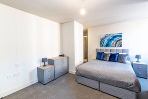 2 chambres, fer et planche à repasser, Wi-Fi gratuit, draps fournis