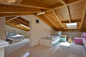 4 Schlafzimmer, Schreibtisch, laptopgeeigneter Arbeitsplatz