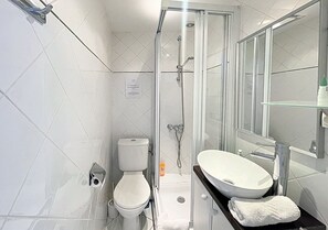 Shower, towels - Viva Riviera Place Marché Gambetta (Cannes)