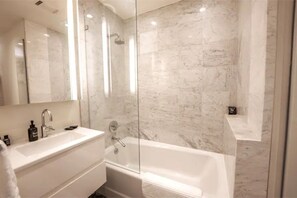 Shower, jetted tub, hair dryer, towels