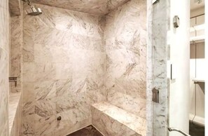 Spa - 3BR Luxury Home in Buckhead (Atlanta)