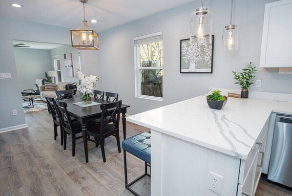 Dining - Adorable 4BR 2BA Close to Riverwalk and Downtown (San Antonio)