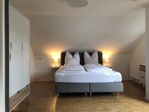 1 habitación, tabla de planchar con plancha, wifi y ropa de cama 