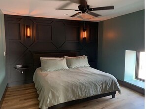 1 bedroom, WiFi - Historic Loft/Charlotte Suite/Starved Rock/Utica (North Utica)