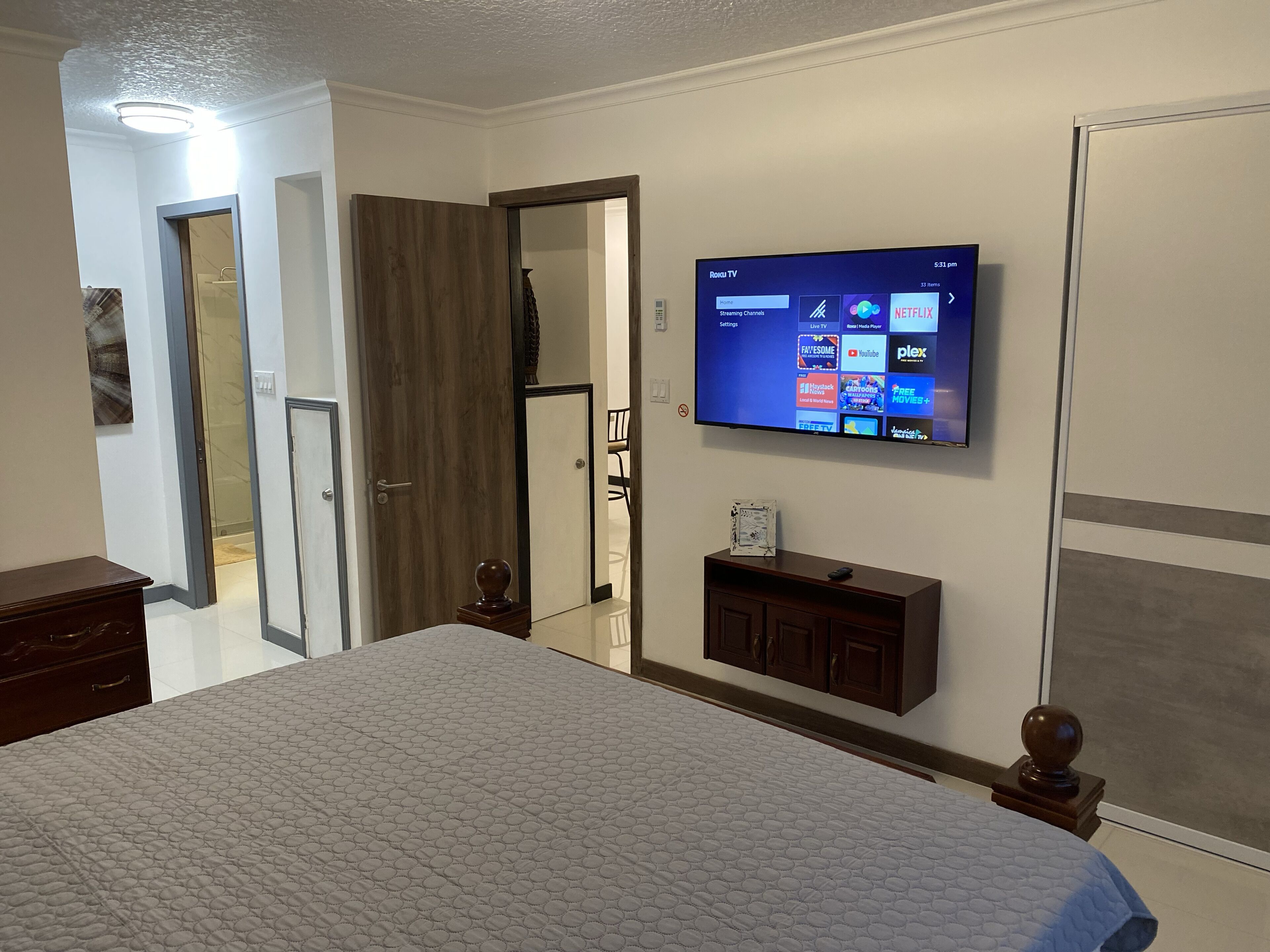 1 soverom, safe på rommet, skrivebord og strykejern/-brett