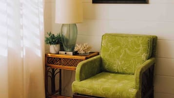 Premier Studio Suite, 1 King Bed, Balcony, Ocean View | Individually decorated, individually furnished, free WiFi