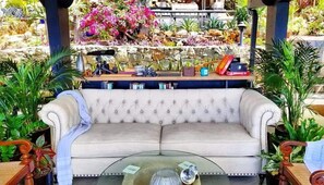 Lobby sitting area - Island View Guesthouse (St. Thomas)