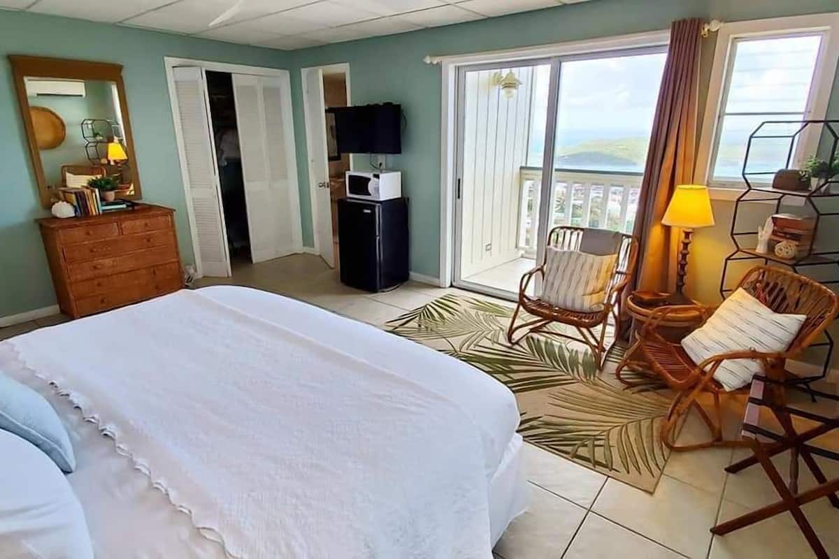 Deluxe Room, 1 King Bed, Balcony, Ocean View
