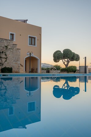 Outdoor pool - Karoti 5a, 2 bedrooms with private pool in a complex (Karoti)
