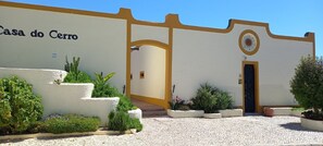Exterior - Cosy Studio in Albufeira with pool - 5 min walk to the town centre and the beach (Albufeira)