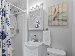 Condo, 2 habitaciones | Baño | Toallas 