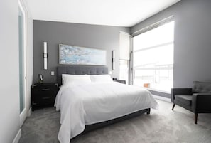 2 bedrooms, desk, iron/ironing board, travel cot - Sunrise Ridge seaside escape (Parksville)