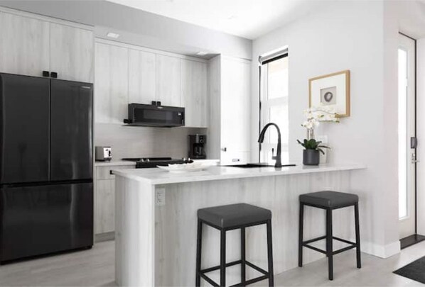 Fridge, microwave, oven, stovetop