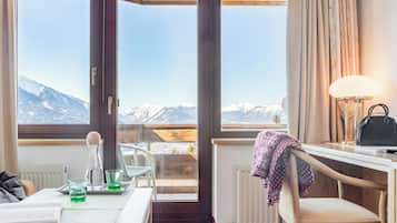 Comfort-herbergi með tvíbreiðu rúmi | Ofnæmisprófaður sængurfatnaður, öryggishólf í herbergi, skrifborð