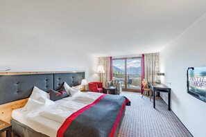 Habitación Deluxe doble | Ropa de cama hipoalergénica, caja fuerte, escritorio