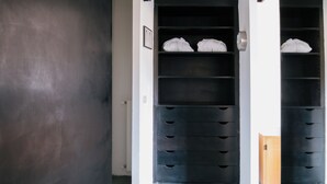時尚套房, 1 張特大雙人床, 獨立浴室, 花園景觀 | 1 間臥室、迷你吧、客房內保險箱、書桌