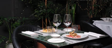 Lunch, dinner, brunch served; garden views