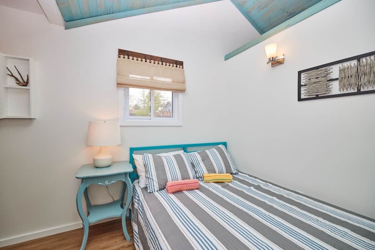 Premium bedding, pillow-top beds, laptop workspace