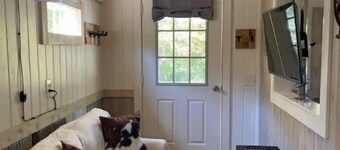Barn Owl Villa North, Cozy , dog friendly, fenced yard