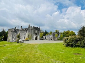 Exterior - Trefechan Wen Dairy - Peaceful, character cottage near coastal path. (Goodwick)