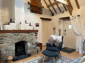 Interior - Trefechan Wen Dairy - Peaceful, character cottage near coastal path. (Goodwick)