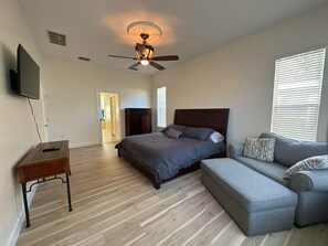 4 bedrooms, desk, iron/ironing board, free WiFi