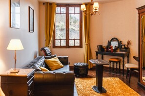 Premium Double Room (Hautacam) | Travel crib, free WiFi, bed sheets - LES RUISSEAUX CHAMBRES D'HOTES (Cauterets)