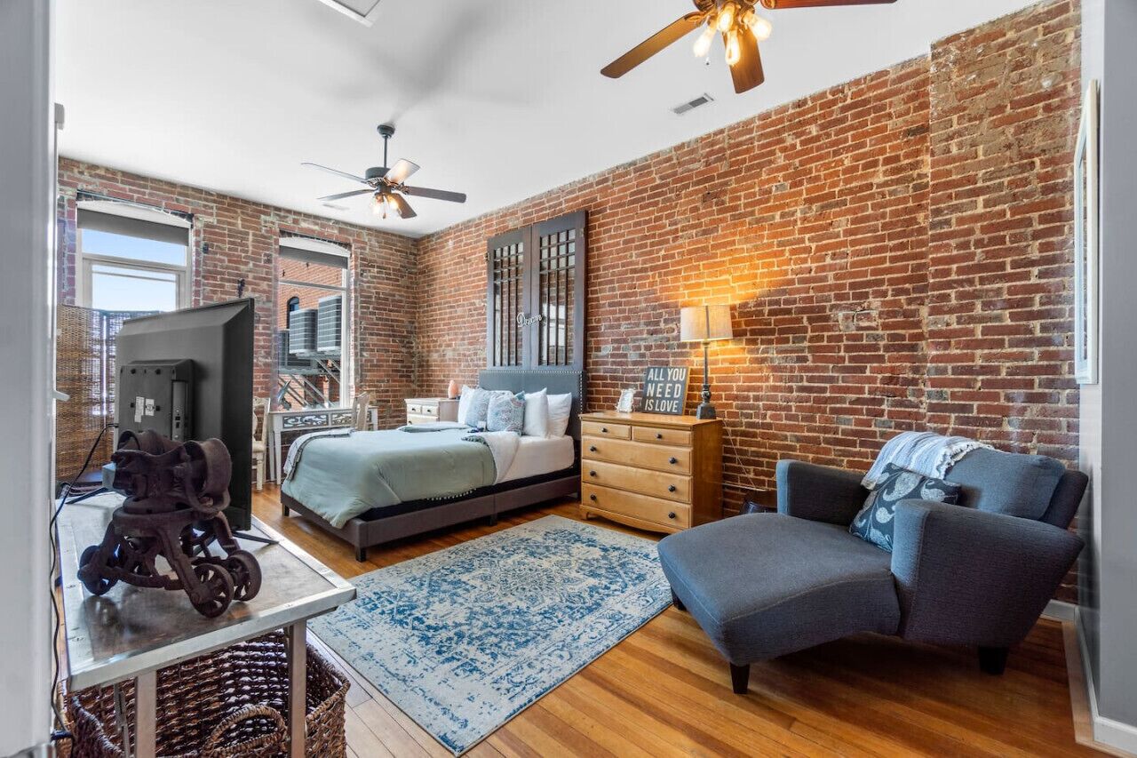 1 多间卧室、办公桌、熨斗/熨衣板、WiFi