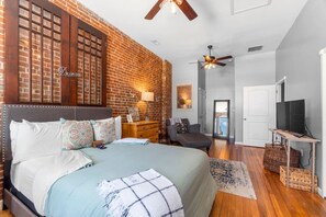 1 bedroom, desk, iron/ironing board, WiFi