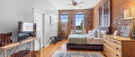 1 bedroom, desk, iron/ironing board, WiFi