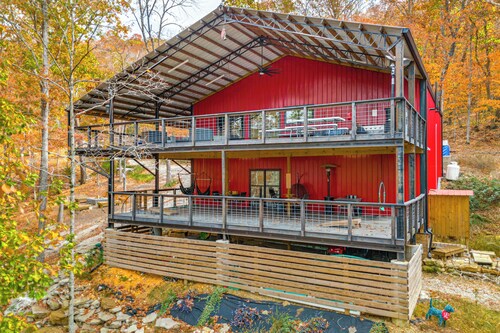 Private Shore Access & Games: Lakefront Getaway!