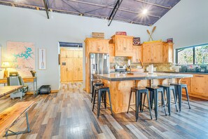 Fridge, microwave, stovetop, dishwasher - Private Shore Access & Games: Lakefront Getaway! (Garfield)
