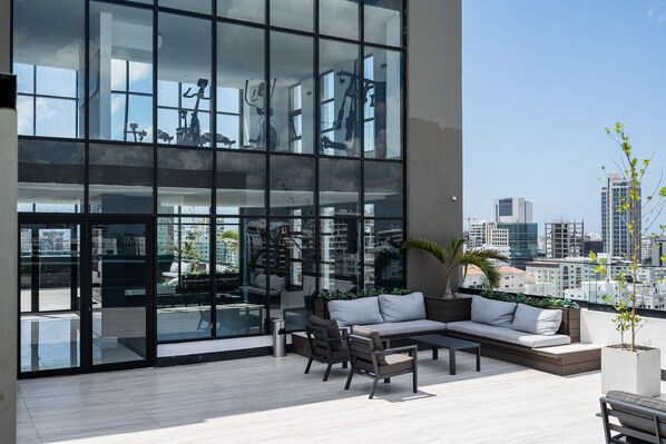Terrace/patio - Luxury-Pool-Gym-View-Piantini-CityCenter-YellowKey (Santo Domingo)