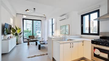 Frigorífic, microones, forn i cafetera i tetera