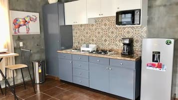 Standard Apartment | Private kitchen | Mini-fridge, cookware/dishes/utensils