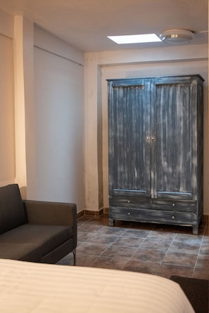 1 bedroom, blackout drapes, free WiFi, bed sheets
