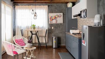 Departamento estándar | Cocina privada | Frigobar y utensilios de cocina
