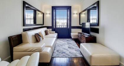Bright Belgravia Apartment with Panoramic Views