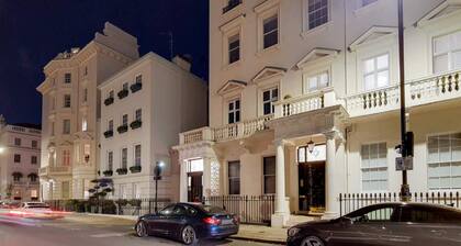 Bright Belgravia Apartment with Panoramic Views