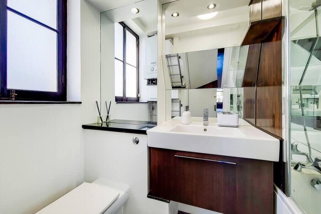 Douche, sèche-cheveux, serviettes fournies