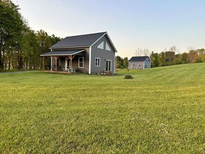 Exterior - Clover Meadow Sugarhouse, pet friendly, close to Smugglers Notch (Cambridge)