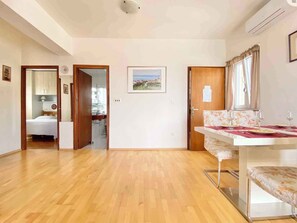 Dining - Holiday apartment with air conditioning and washing machine (Krk)