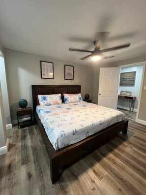 3 Schlafzimmer, Schreibtisch, Bügeleisen/Bügelbrett, kostenloses WLAN