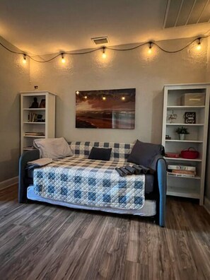 2 bedrooms, iron/ironing board, WiFi