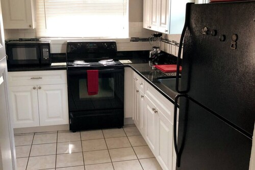 Historic 1920`s Bungalow - Minutes from DTSP