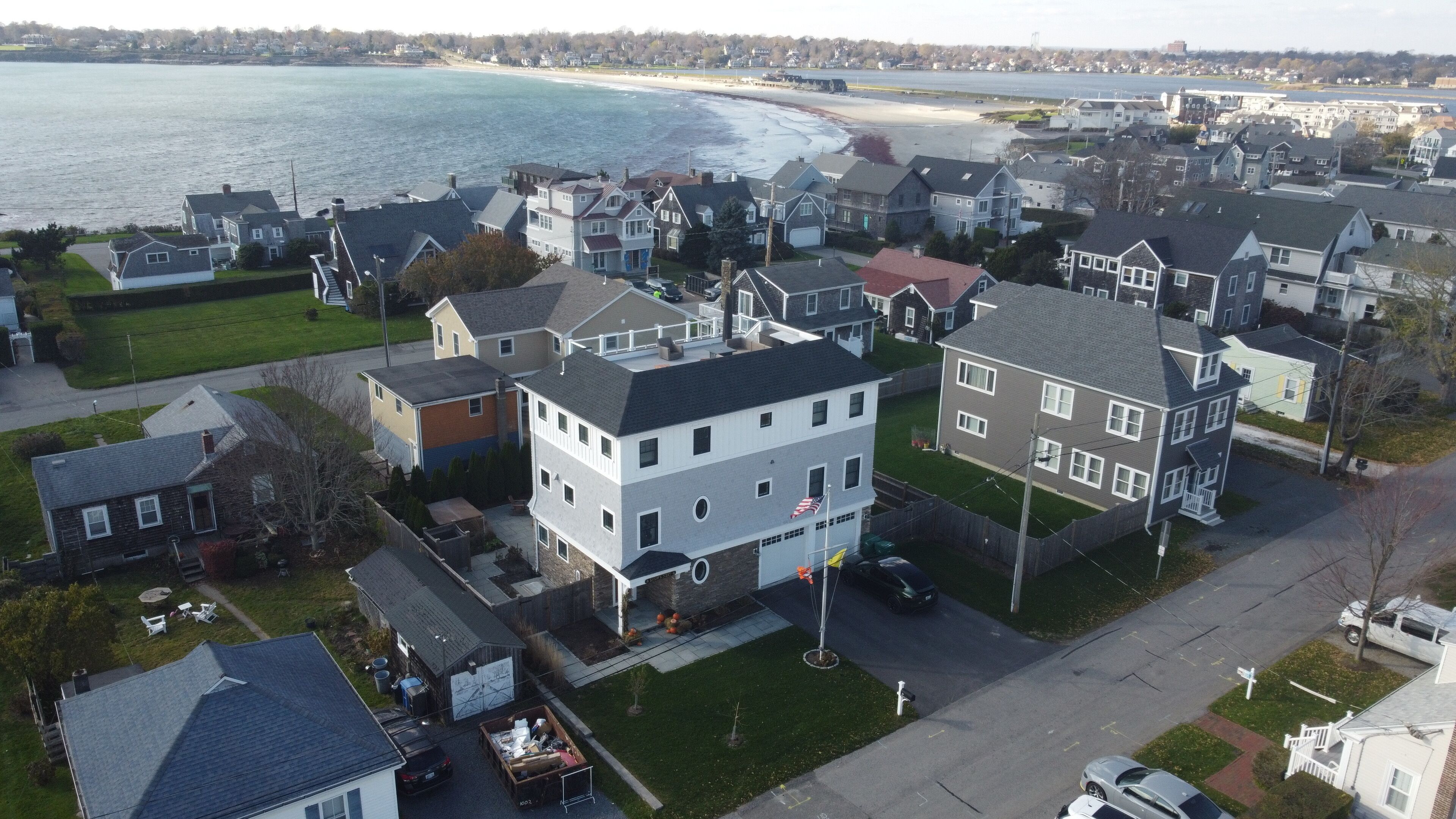Ocean views, roof Deck, Movie Theater, HotTub, Fire pit, peloton, steps to beach