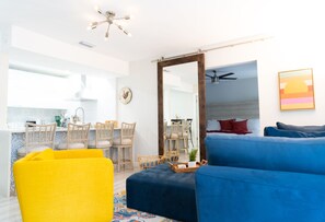 Deluxe Apartment | Living area - Modern Oasis (Oakland Park)